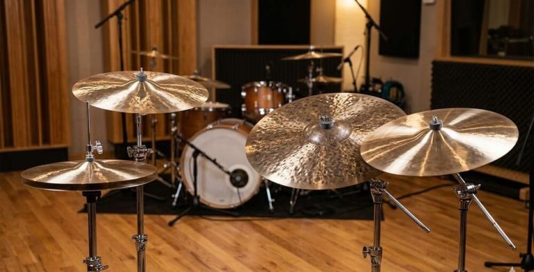 Guide d'achat cymbales : bien choisir chaque élément de son kit